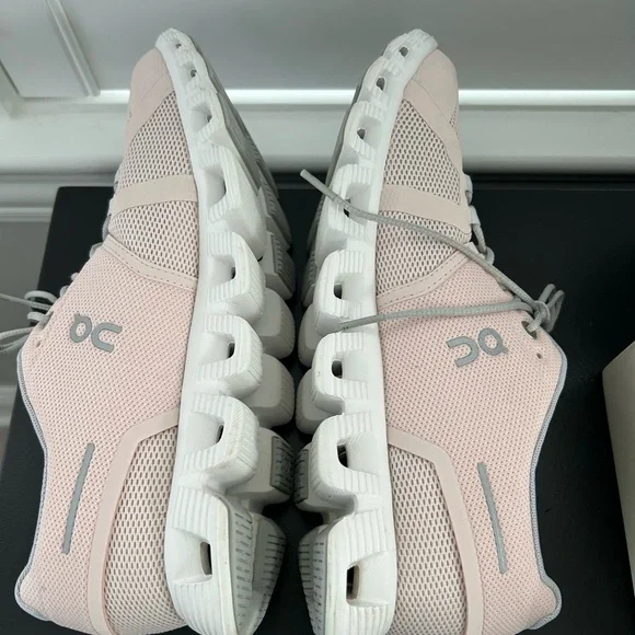 On Women's Cloud 5 Tennis Shoes, Shell/White, 9.5, Shell White🔥NO Offers🔥 - Picture 5 of 7